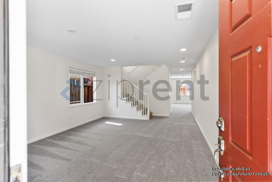 Building Photo - Unit