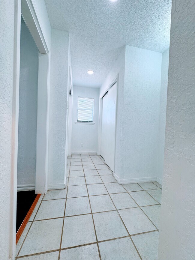 Building Photo - 139 Clairemont Rd