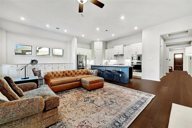 Building Photo - 204 Belford St