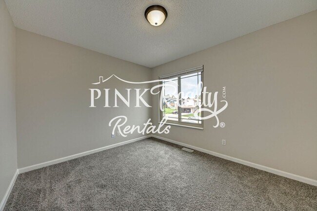 Building Photo - 5070 Hopkins Dr