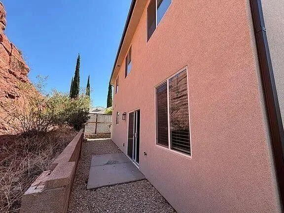 Building Photo - "Spacious 4-Bed, 3.5-Bath Gem with 2,359 Sq Ft of Comfort in Scenic St. George!"