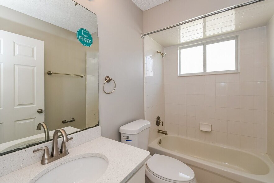 Building Photo - 2711 Ravine Hill Dr