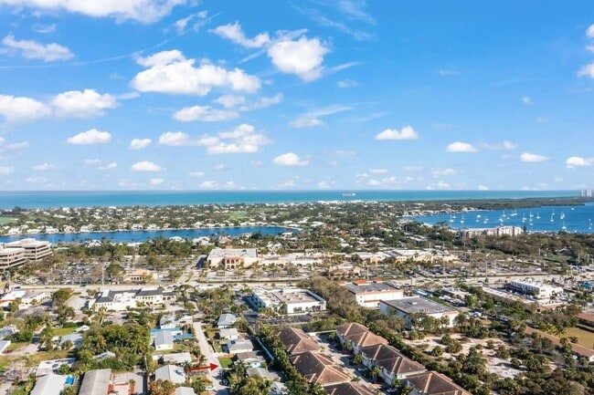 Building Photo - 1880 Kathy Ln