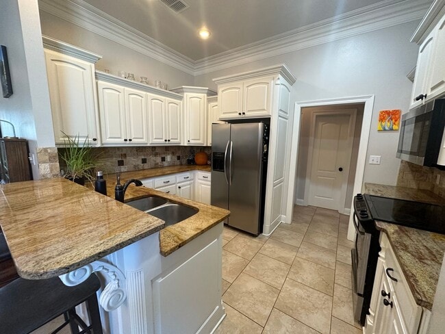 Building Photo - Haughton Home, Updated With Over 2,100 Square Feet