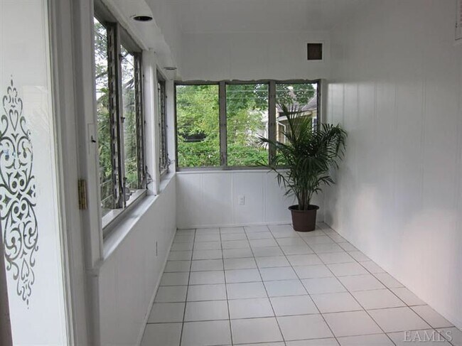 Entrance - 184 Johnson Rd