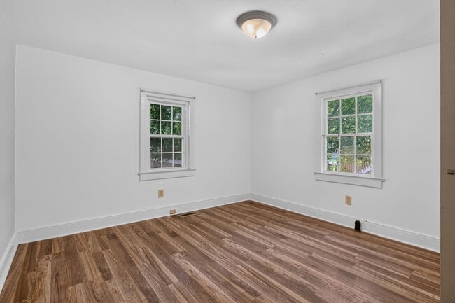 Building Photo - Olympia Rental Available Now!