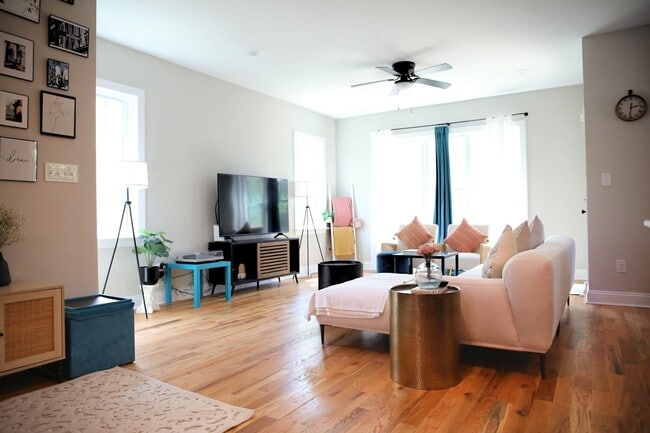 Building Photo - Gorgeous, New Home in Rocketts Landing: Available in July!