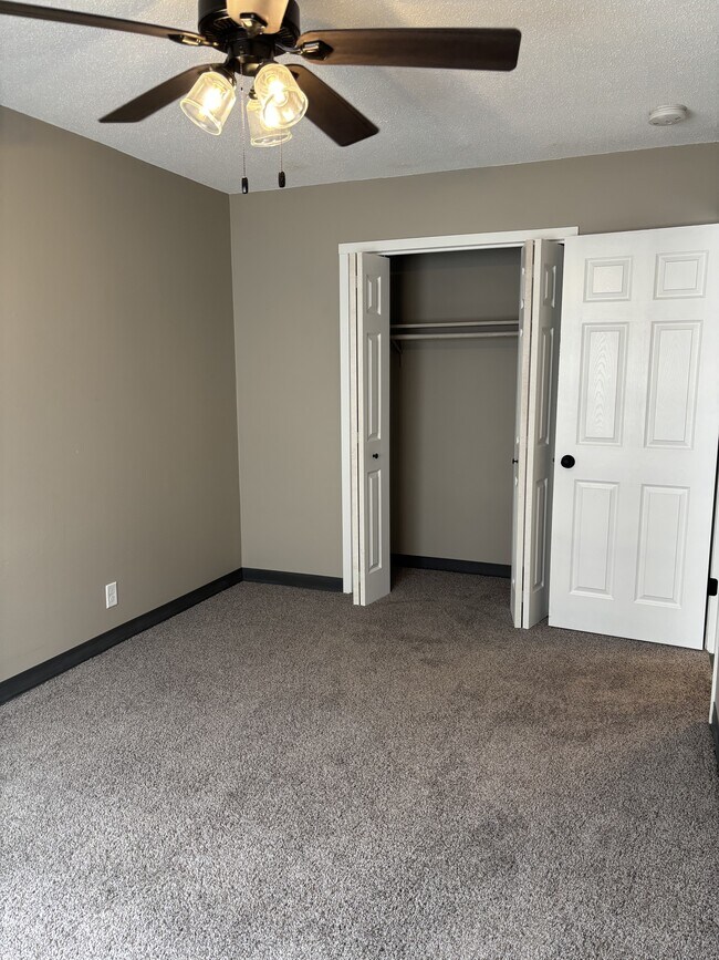 Building Photo - 1705 Edgewood Dr NW