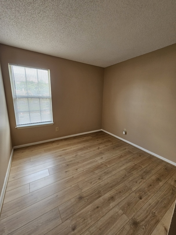 Building Photo - 403 Resort Ct