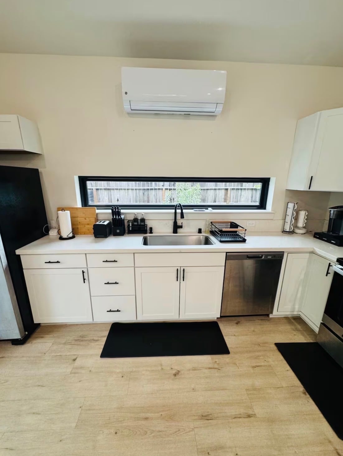 Building Photo - 717 Loma St