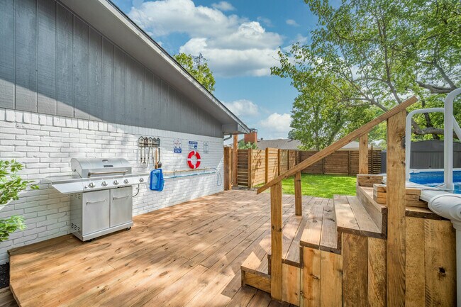 Building Photo - 313 Melorine Dr