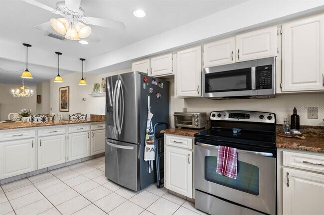 Building Photo - 1415 Langley Dr