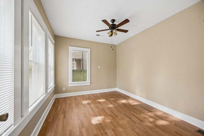 Building Photo - 230 Garland St