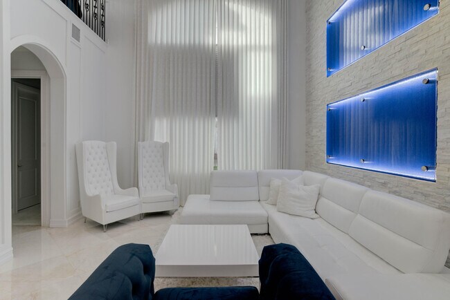 Building Photo - 131 Carmela Ct