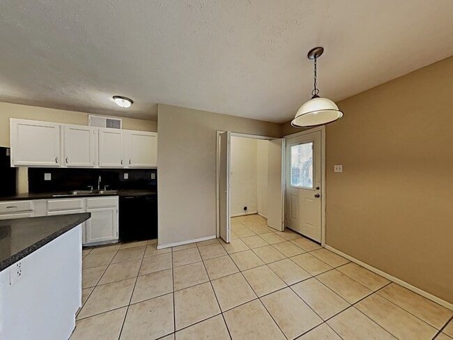 Building Photo - 4343 Kevinkay Dr