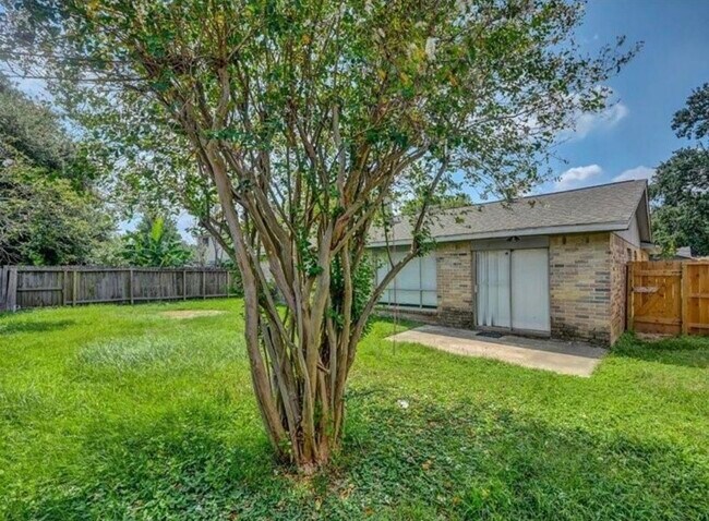 Building Photo - 8406 Daycoach Ln