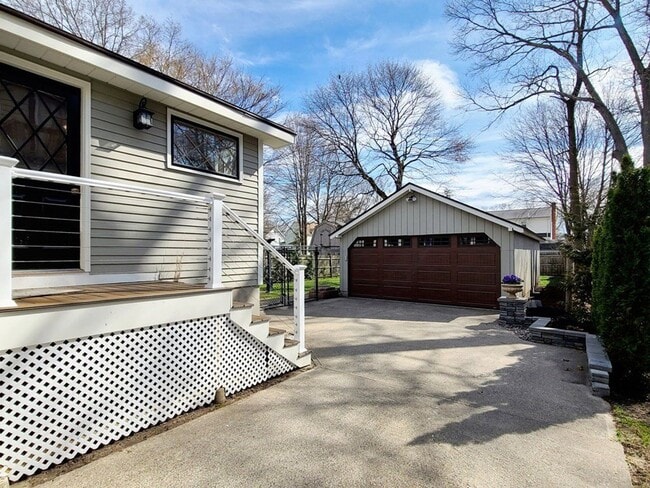 Building Photo - ***Please Respond Directly to the Online Listing, Calls May Not Be Returned***
