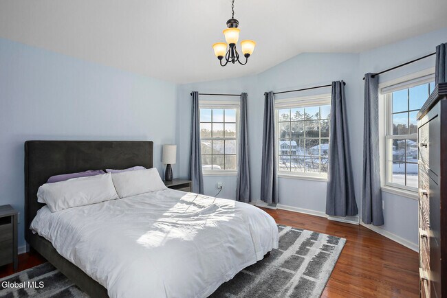 Building Photo - 8 Backstretch Ct