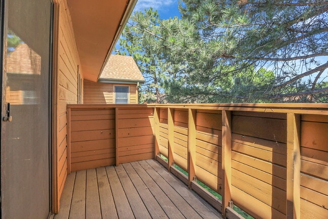 Building Photo - $1,895 - 2 Bed, 2 Bath Condo in Lakewood w...
