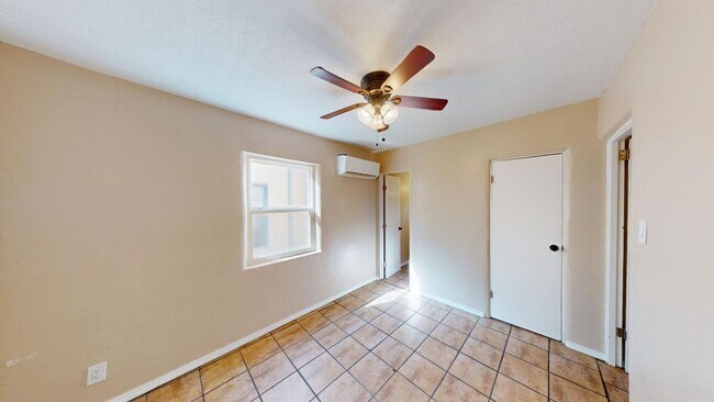 Building Photo - 1450 Cerrillos Rd