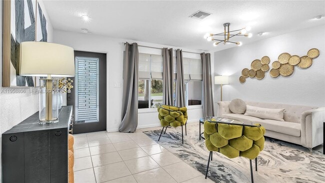 Building Photo - 1715 NE 40th St