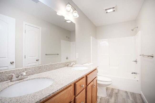 Building Photo - 160 Goodwin St