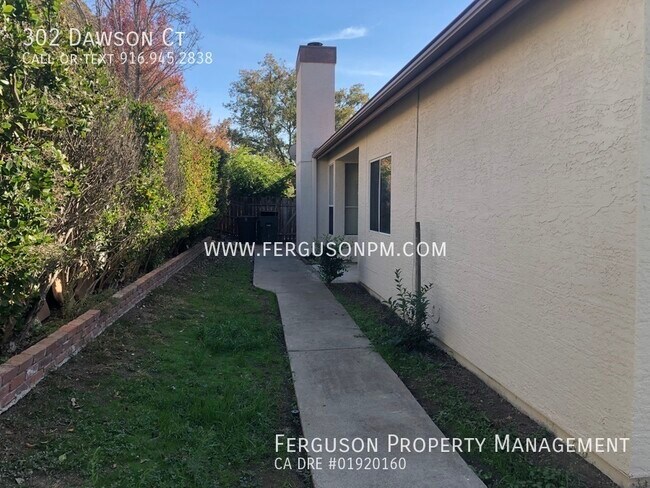 Building Photo - 302 Dawson Ct