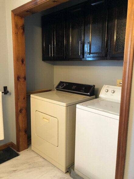 Building Photo - 8 Raymond St