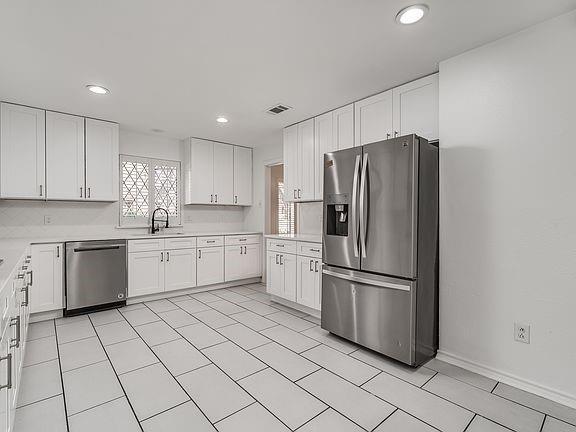 Building Photo - 9922 Hickory Crossing