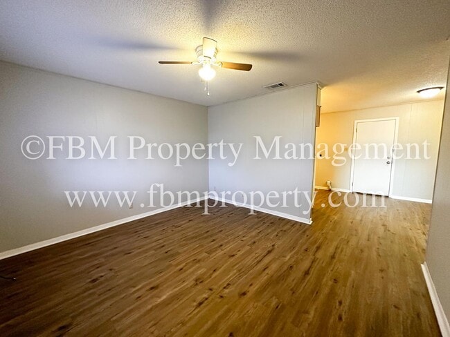 Building Photo - 330 W College St