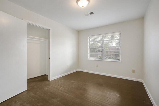 Building Photo - 2902 Wuthering Heights Dr