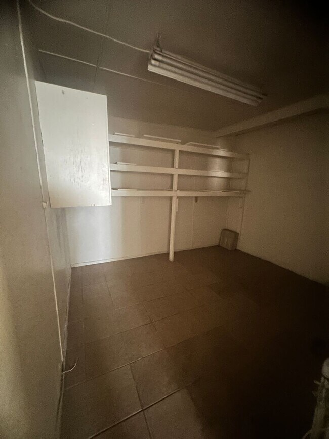 Building Photo - 4 bedroom Rental