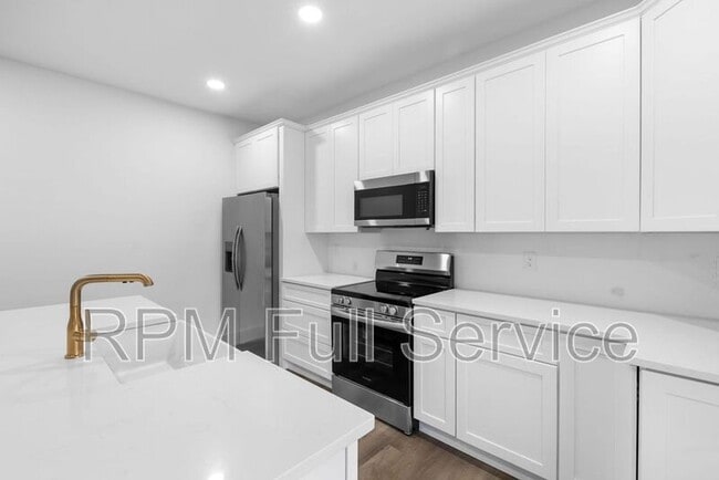 Building Photo - 1405 14th Ave N