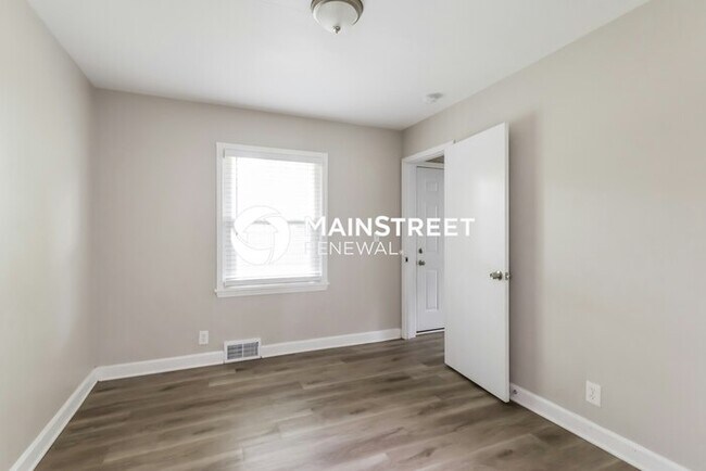Building Photo - 3 Bedroom Pet-Friendly Home in LOUISVILLE,...