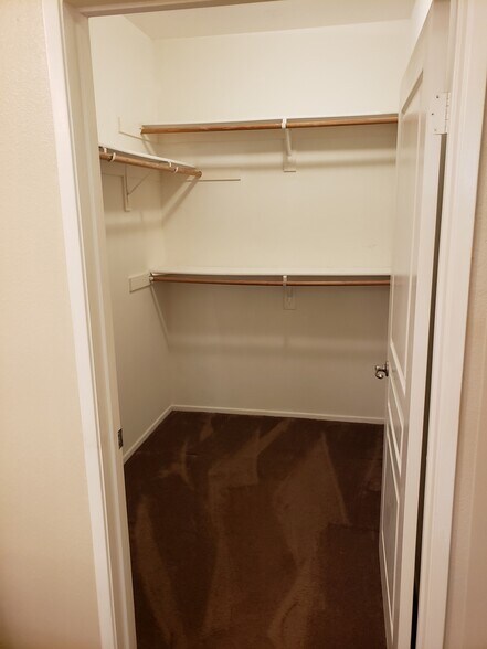 Walk in closet - 2264 Watermarke Pl