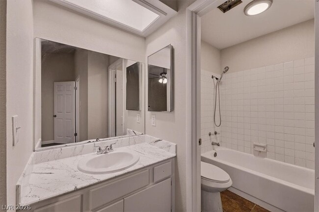 Building Photo - 2410 Pickwick Dr