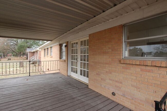 Building Photo - 3 Bed 2 Bath Home Near UT Tyler!