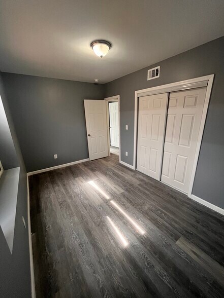 Building Photo - 5564 Hebert St