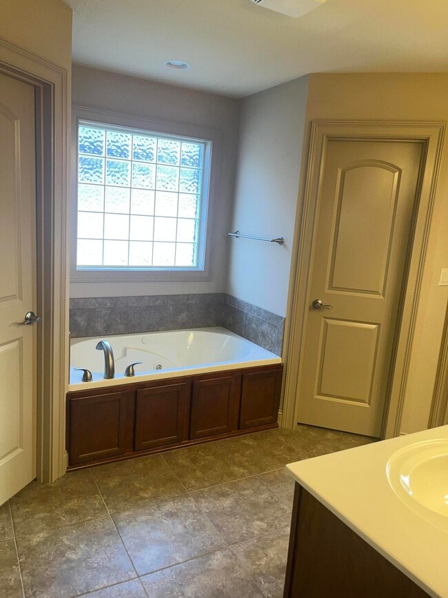 Building Photo - 1810 Trellis Ln