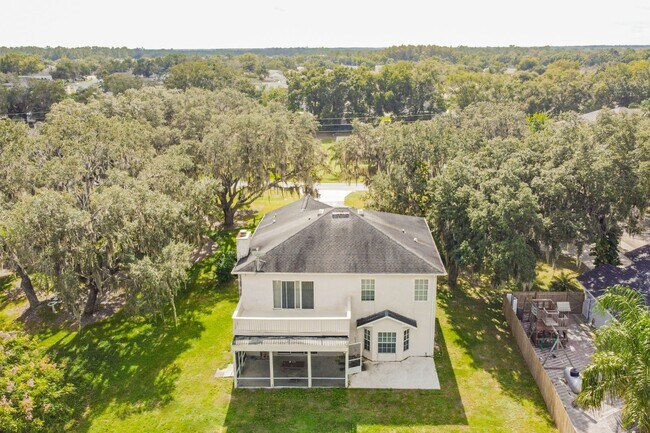 Building Photo - Beautiful Lake front home in West Kissimmee