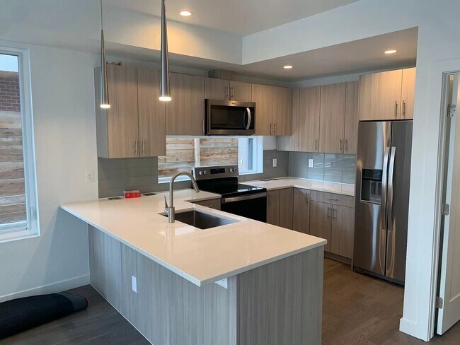 Building Photo - Beautiful Sloans lake Two Bed / Two and a half bath condo for rent