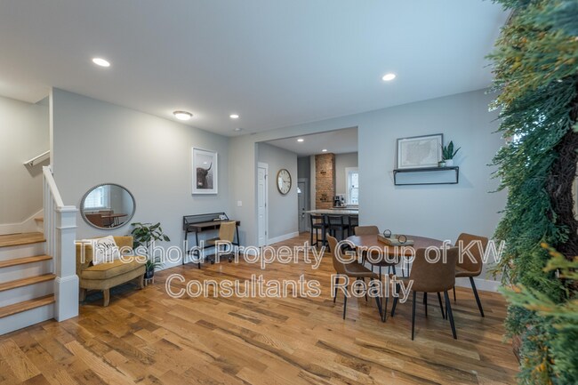 Building Photo - 65 E 7th Ave