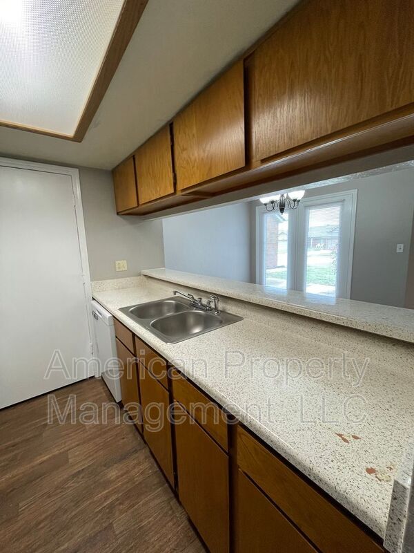 Building Photo - 13120 E 44th St