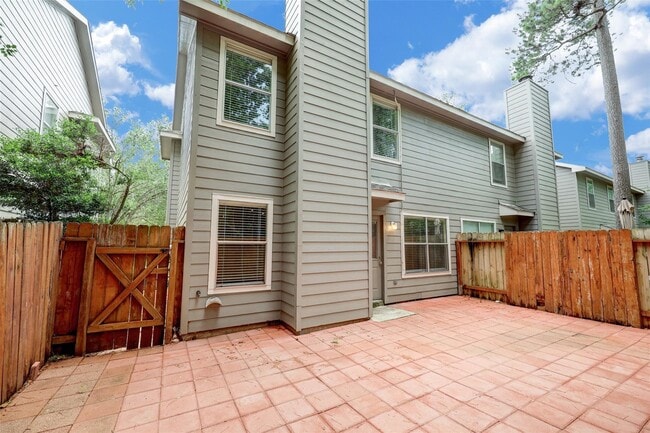 Building Photo - 117 N Villa Oaks Dr
