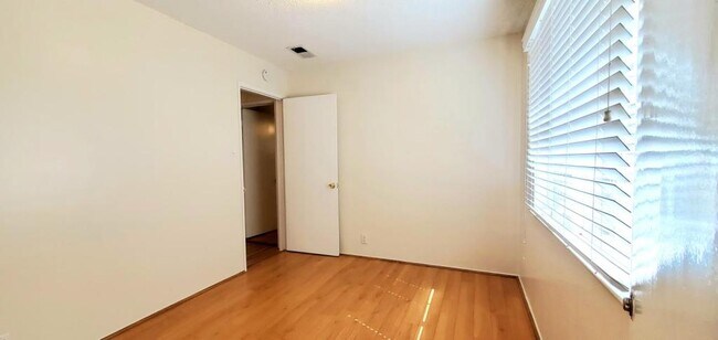 Building Photo - 9925 Bogue St