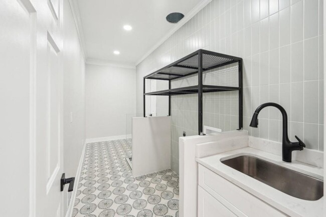 Building Photo - 1600 Spring Arbor Ct