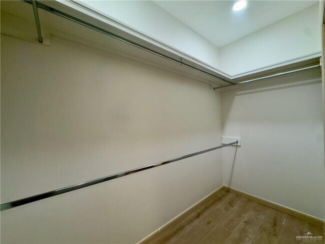 Building Photo - 1304 Rosewood Ln