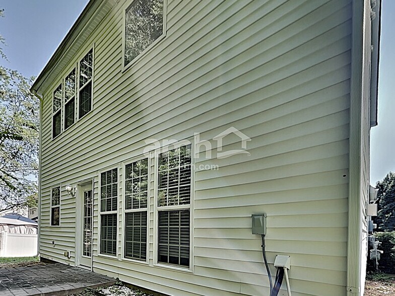 Building Photo - 3309 Glamorgan Ct