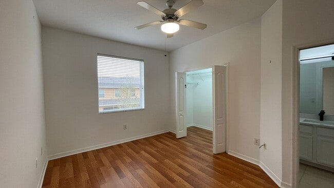 Building Photo - Charming,Pet Friendly 2 Bedroom, 2.5 Bath Townhome!