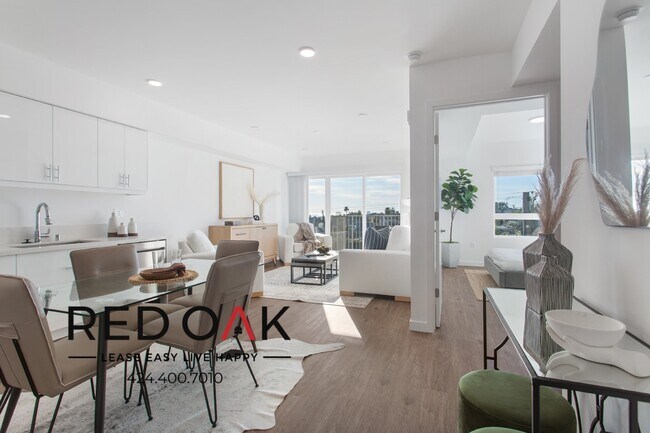 Building Photo - 1011-1013 Everett St-B-213